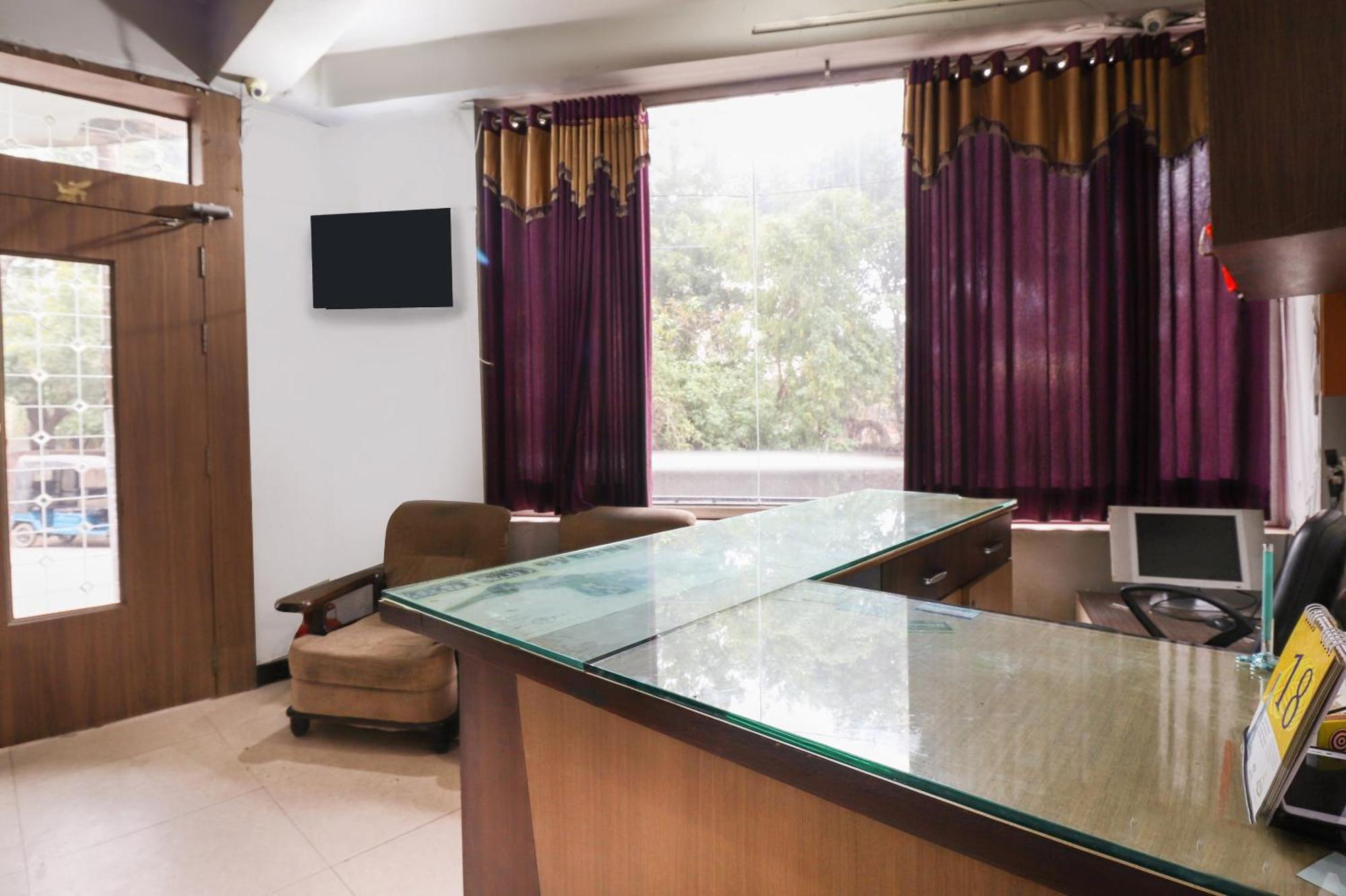 Oyo 69402 Yogeshwar Dhaam Hotel Vrindāvan Zewnętrze zdjęcie