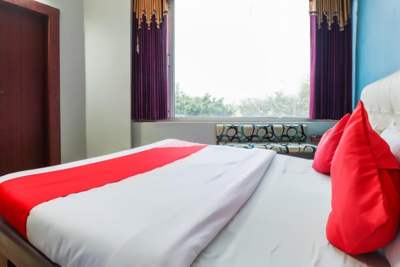 Oyo 69402 Yogeshwar Dhaam Hotel Vrindāvan Zewnętrze zdjęcie